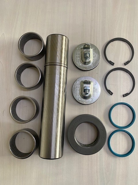 Achsschenkelbolzen v.li. SOLARIS 8.9